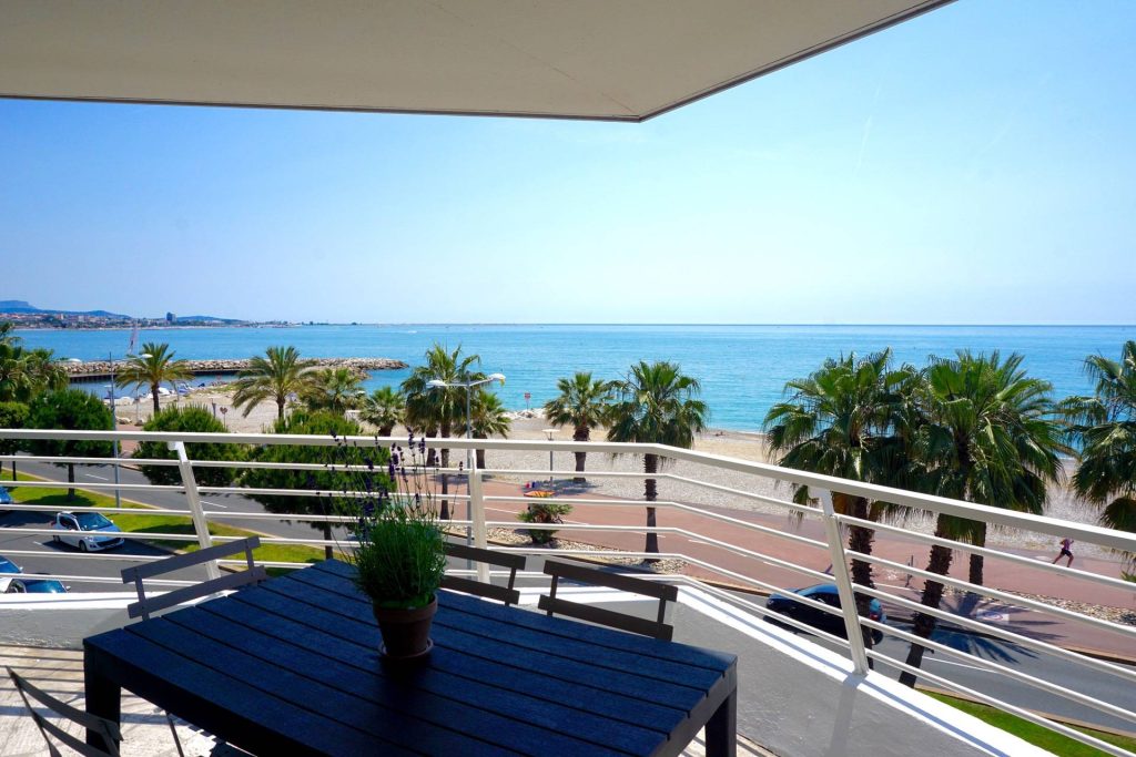 Appartement vue mer  Cagnes-sur-Mer locations saisonnières 